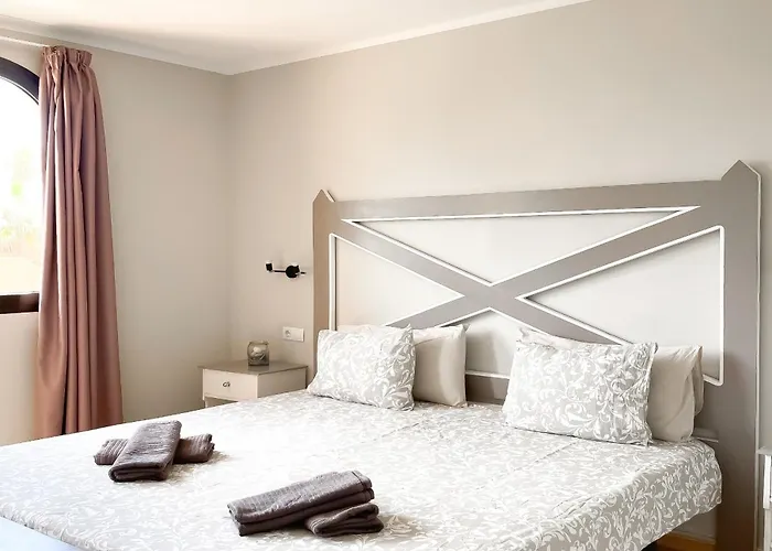 B-rent Casa Angela Pool View *